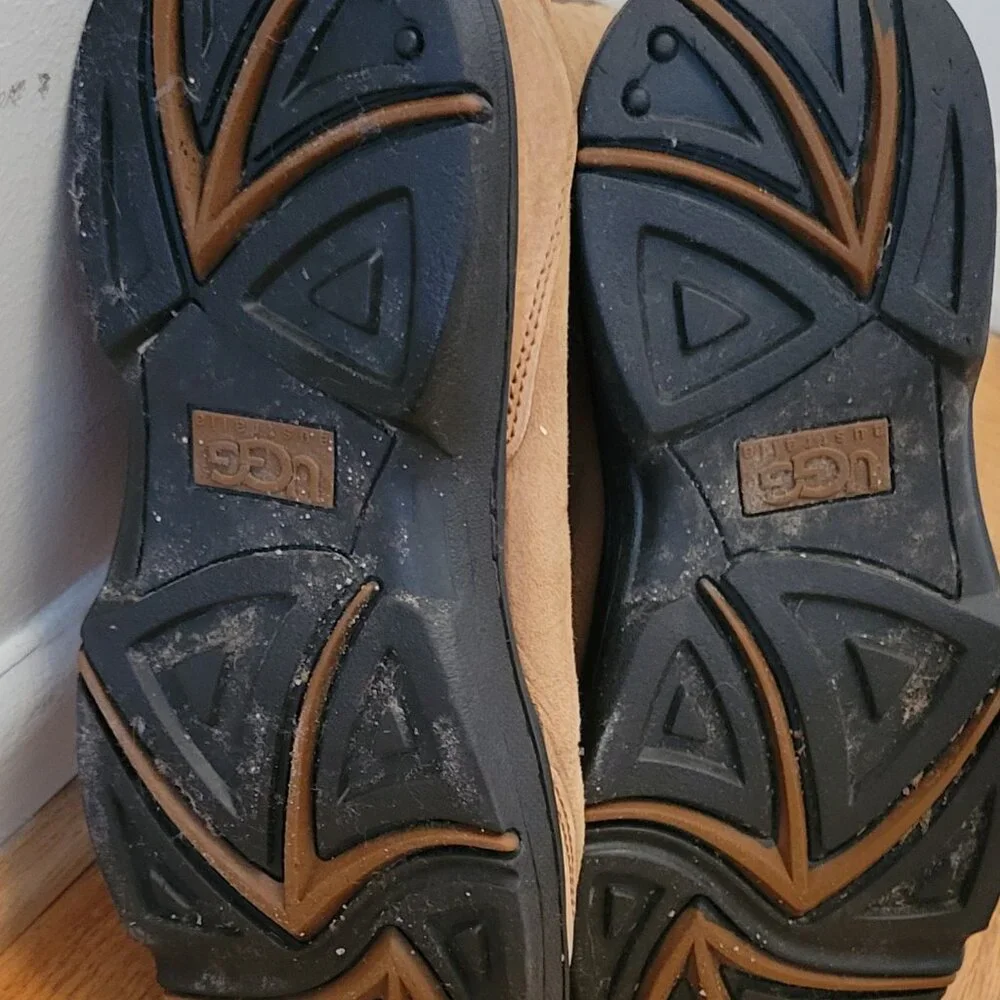 Ugg Boots, size 8 - Picture 4 of 5